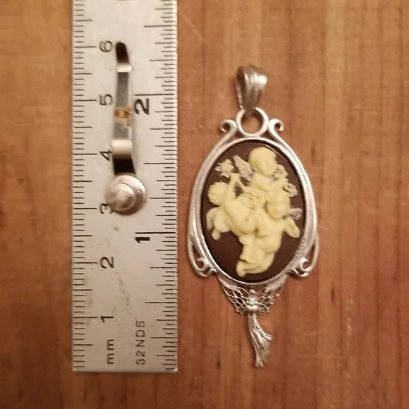 Three Cherubs Cameo Pendant in 925 Sterling Silver - Picture 4 of 7